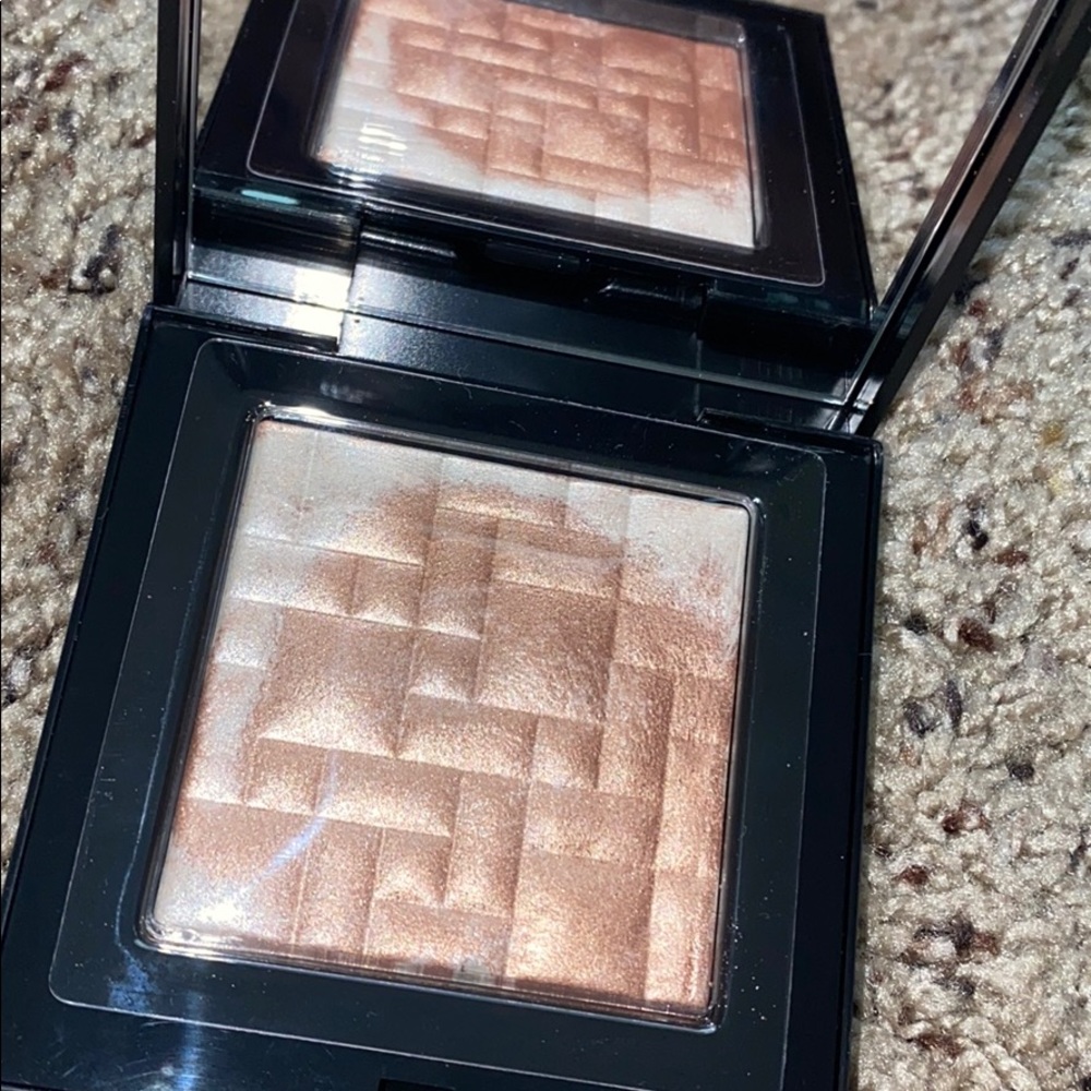 NWOB Bobbi Brown highlighter powder: Pink Glow